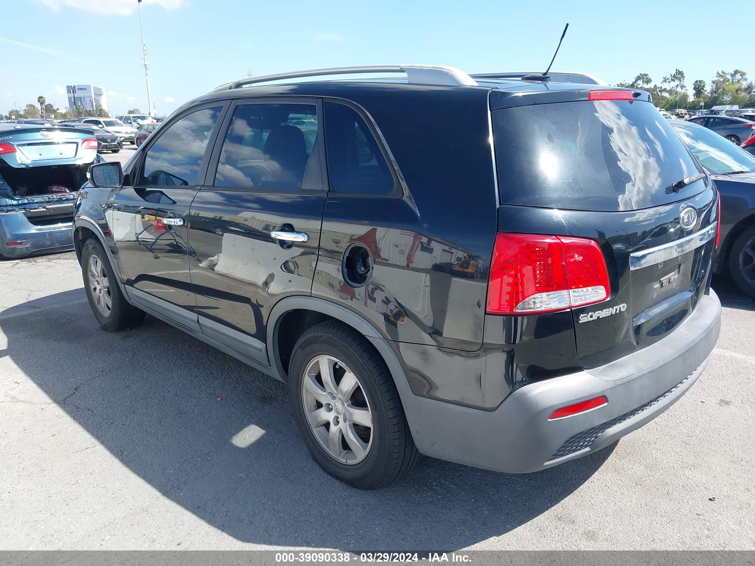 Photo 2 VIN: 5XYKT4A25CG297434 - KIA SORENTO 