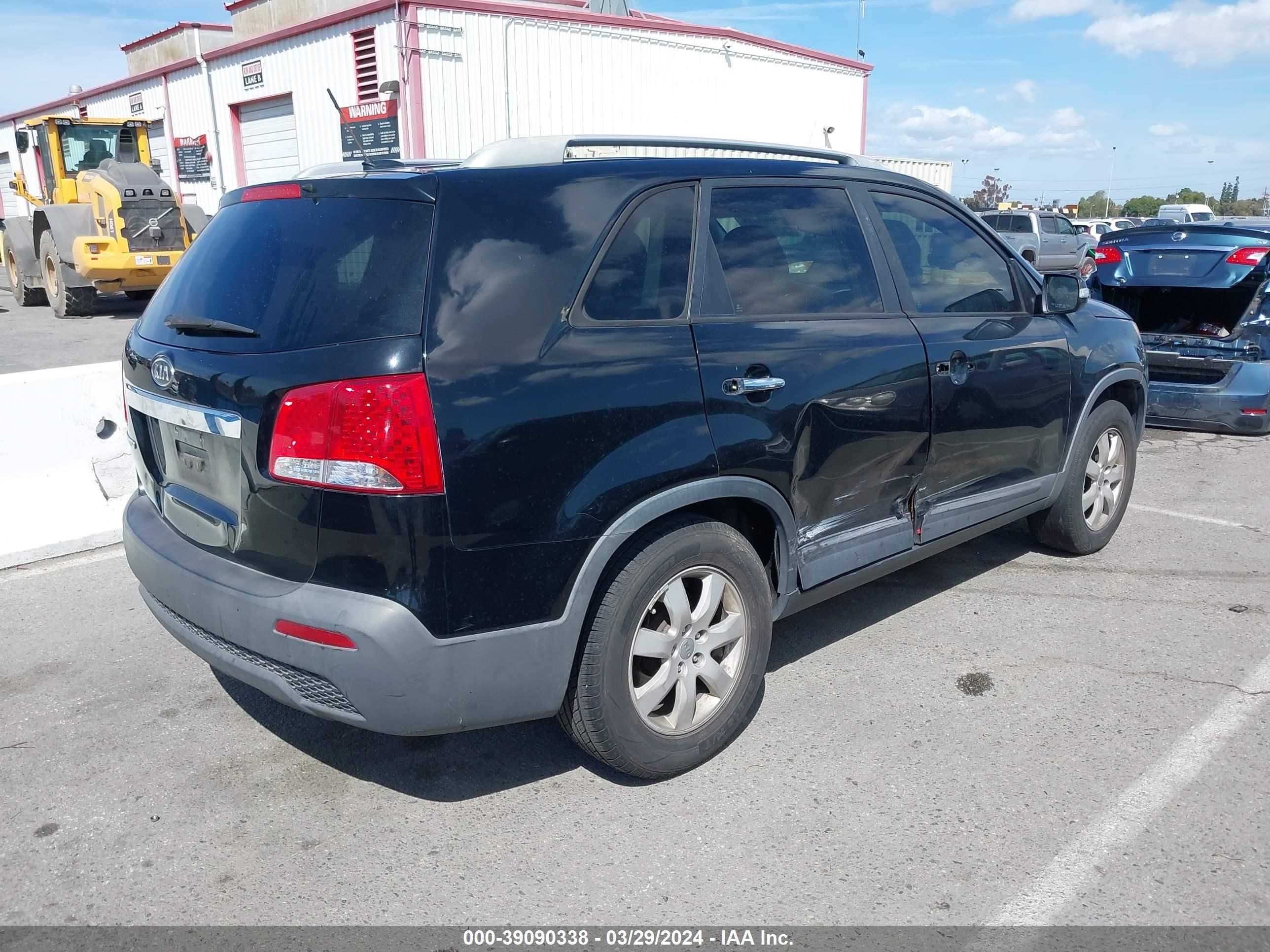 Photo 3 VIN: 5XYKT4A25CG297434 - KIA SORENTO 