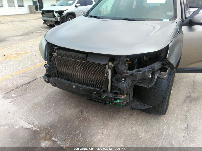 Photo 5 VIN: 5XYKT4A25DG327873 - KIA SORENTO 