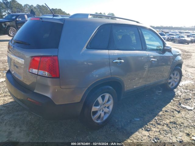 Photo 3 VIN: 5XYKT4A25DG389161 - KIA SORENTO 