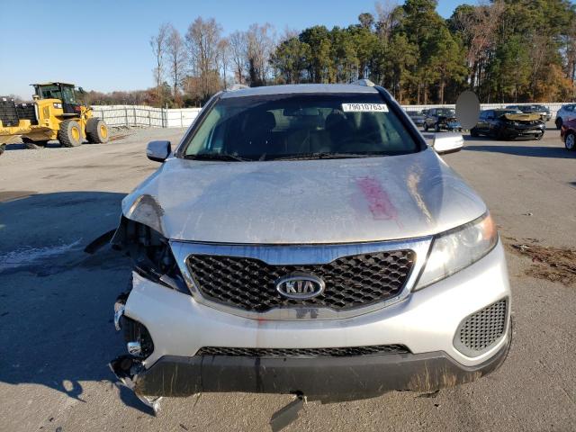 Photo 4 VIN: 5XYKT4A26CG266581 - KIA SORENTO 