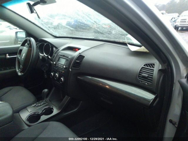 Photo 4 VIN: 5XYKT4A26CG286510 - KIA SORENTO 