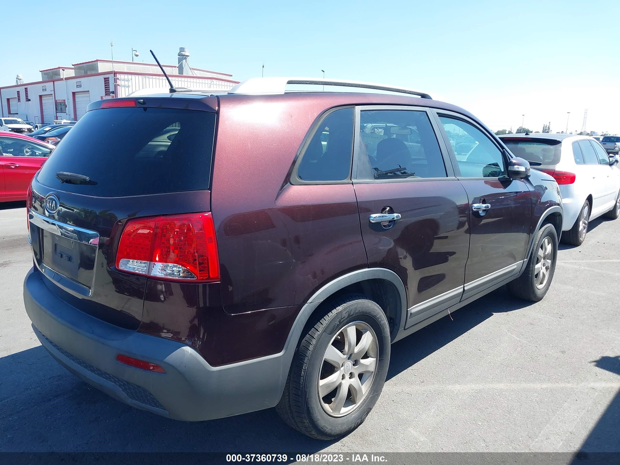 Photo 3 VIN: 5XYKT4A27BG125291 - KIA SORENTO 