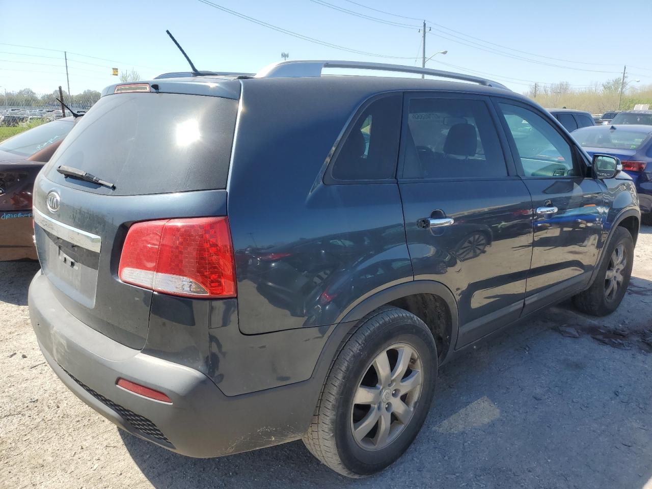 Photo 2 VIN: 5XYKT4A28BG159109 - KIA SORENTO 