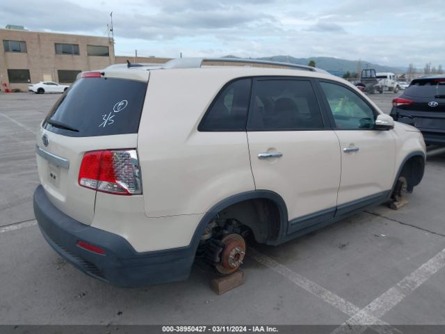 Photo 3 VIN: 5XYKT4A28CG234411 - KIA SORENTO 