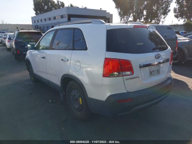 Photo 2 VIN: 5XYKT4A28CG244064 - KIA SORENTO 