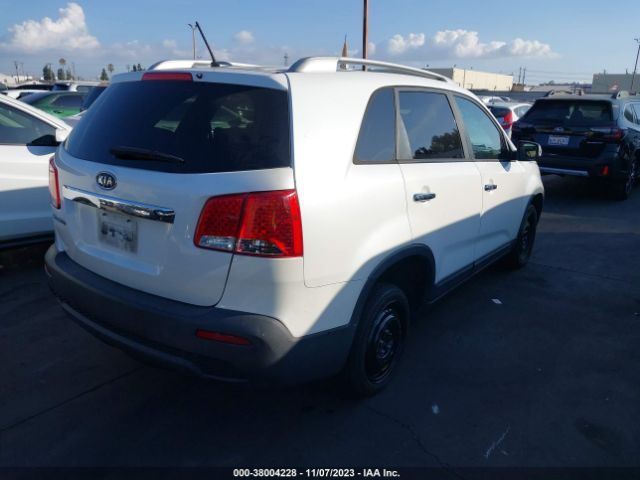 Photo 3 VIN: 5XYKT4A28CG244064 - KIA SORENTO 