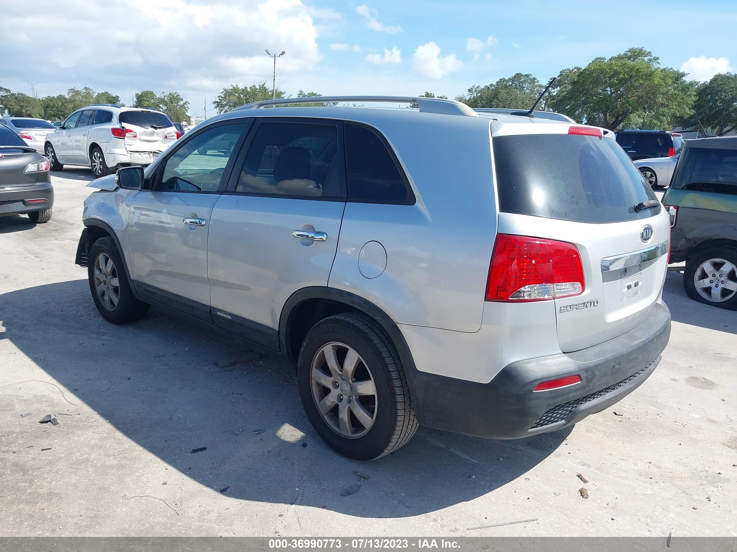 Photo 2 VIN: 5XYKT4A28CG269708 - KIA SORENTO 