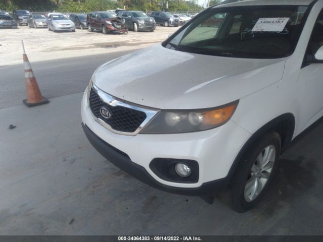 Photo 5 VIN: 5XYKT4A29BG114891 - KIA SORENTO 