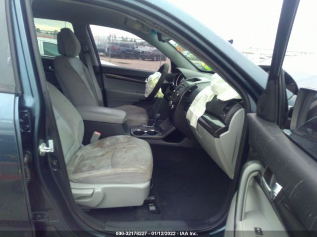 Photo 4 VIN: 5XYKT4A29CG218556 - KIA SORENTO 