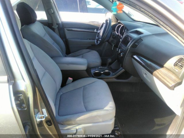 Photo 4 VIN: 5XYKT4A2XBG158320 - KIA SORENTO 