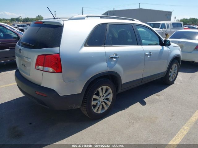 Photo 3 VIN: 5XYKT4A2XBG174548 - KIA SORENTO 