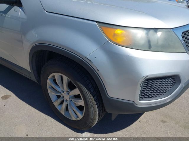 Photo 5 VIN: 5XYKT4A2XBG174548 - KIA SORENTO 