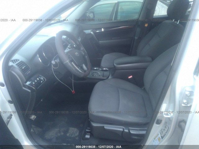 Photo 4 VIN: 5XYKT4A2XCG251467 - KIA SORENTO 