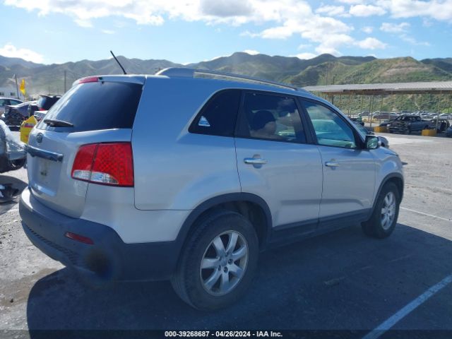 Photo 3 VIN: 5XYKT4A2XCG308170 - KIA SORENTO 