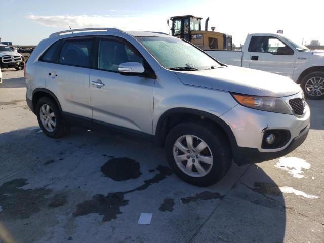 Photo 3 VIN: 5XYKT4A2XDG327898 - KIA SORENTO LX 