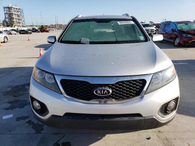 Photo 4 VIN: 5XYKT4A2XDG327898 - KIA SORENTO LX 