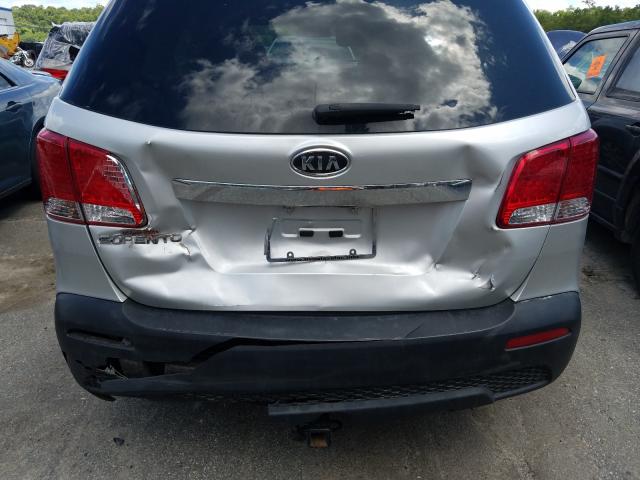 Photo 8 VIN: 5XYKT4A2XDG402227 - KIA SORENTO LX 