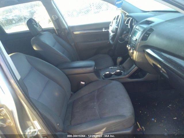 Photo 4 VIN: 5XYKT4A60CG212874 - KIA SORENTO 