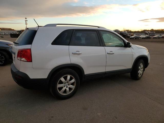 Photo 2 VIN: 5XYKT4A61DG401440 - KIA SORENTO LX 