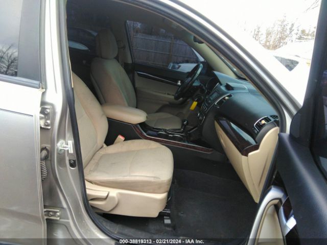 Photo 4 VIN: 5XYKT4A61FG596846 - KIA SORENTO 