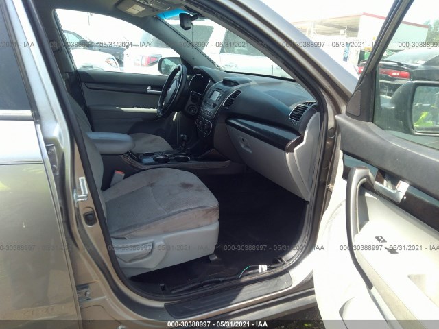 Photo 4 VIN: 5XYKT4A61FG620501 - KIA SORENTO 