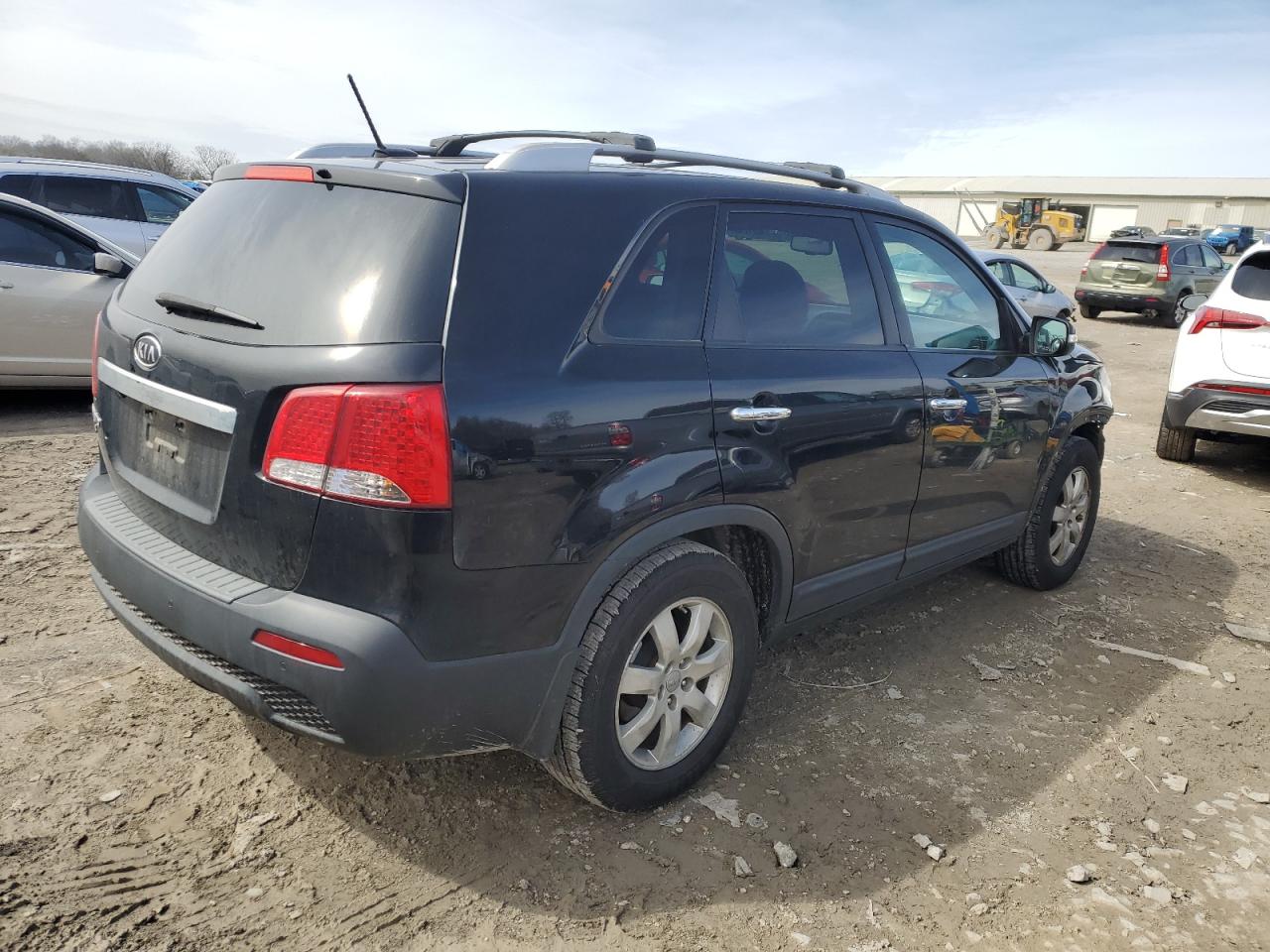 Photo 2 VIN: 5XYKT4A62DG325338 - KIA SORENTO 