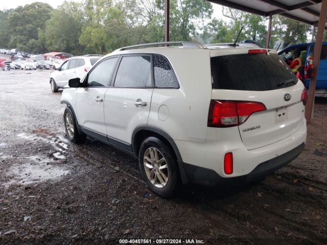 Photo 2 VIN: 5XYKT4A62FG658710 - KIA SORENTO 