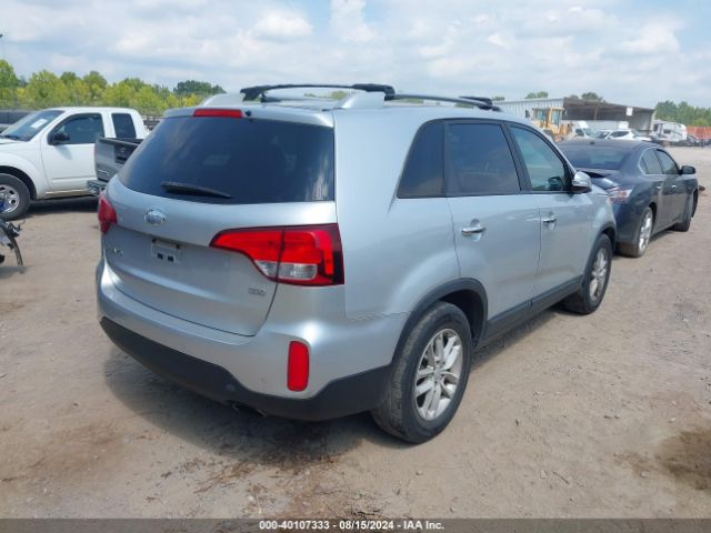 Photo 3 VIN: 5XYKT4A63FG556381 - KIA SORENTO 