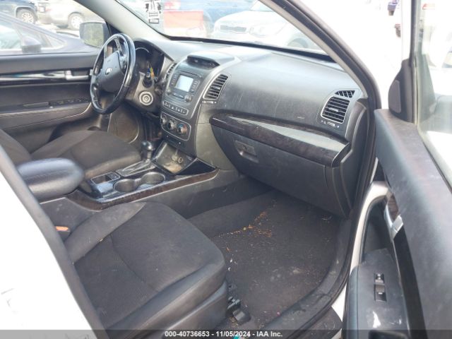 Photo 4 VIN: 5XYKT4A63FG627739 - KIA SORENTO 