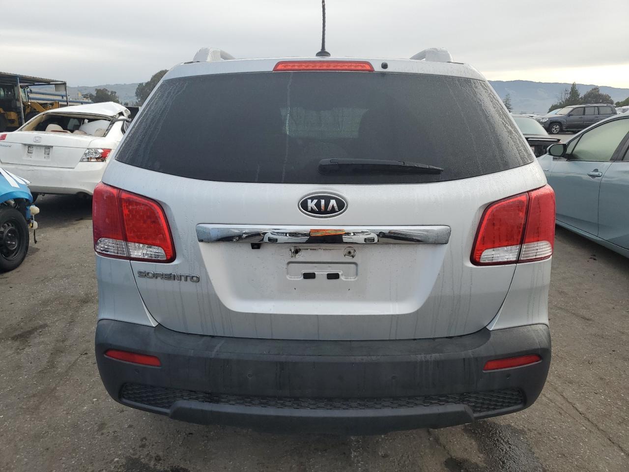 Photo 5 VIN: 5XYKT4A64DG414165 - KIA SORENTO 