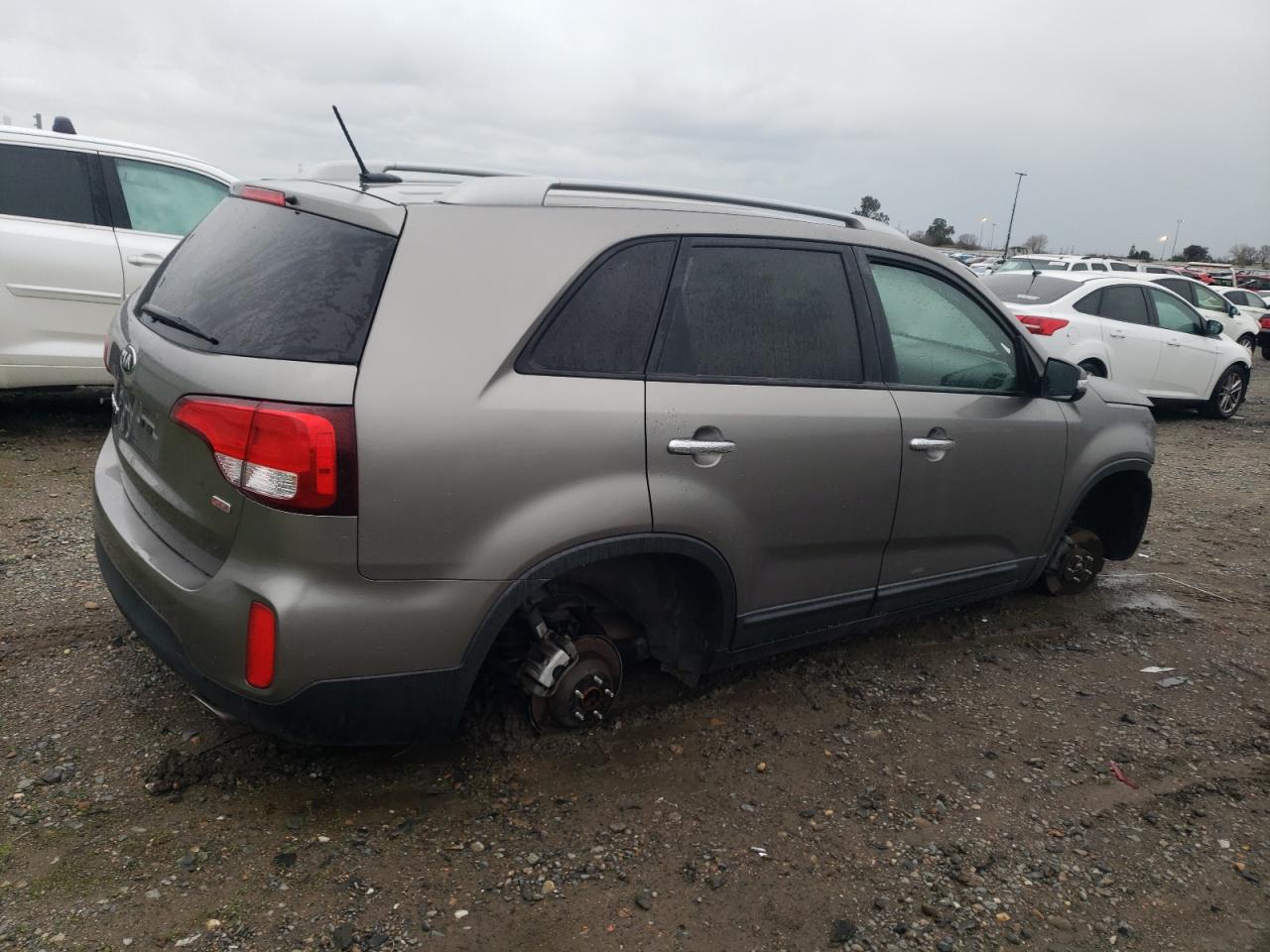 Photo 2 VIN: 5XYKT4A64EG458314 - KIA SORENTO 