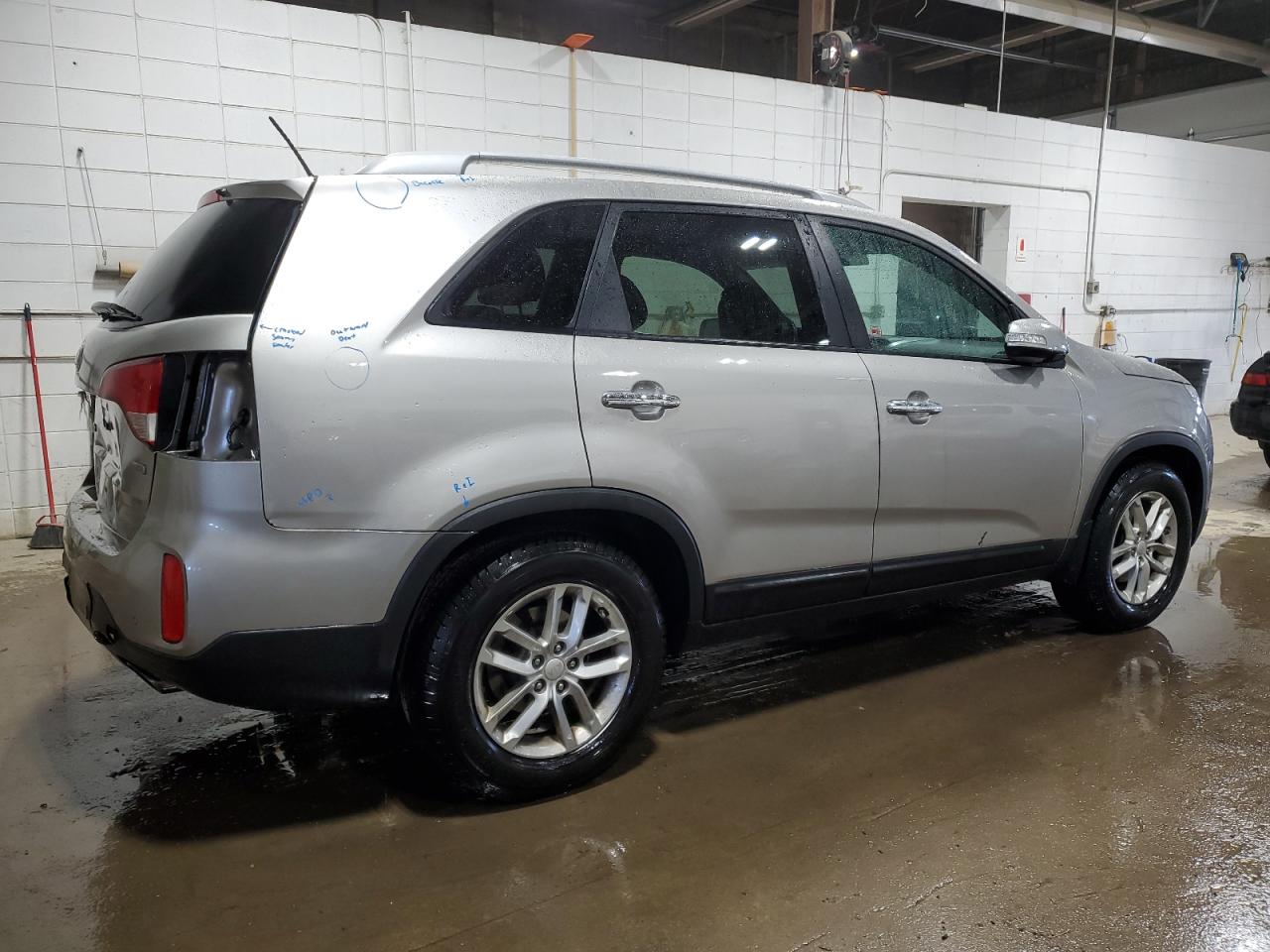 Photo 2 VIN: 5XYKT4A64FG575019 - KIA SORENTO 