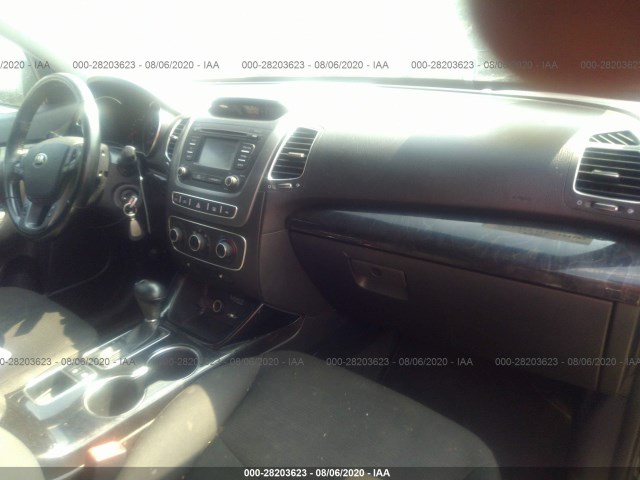 Photo 4 VIN: 5XYKT4A64FG628401 - KIA SORENTO 