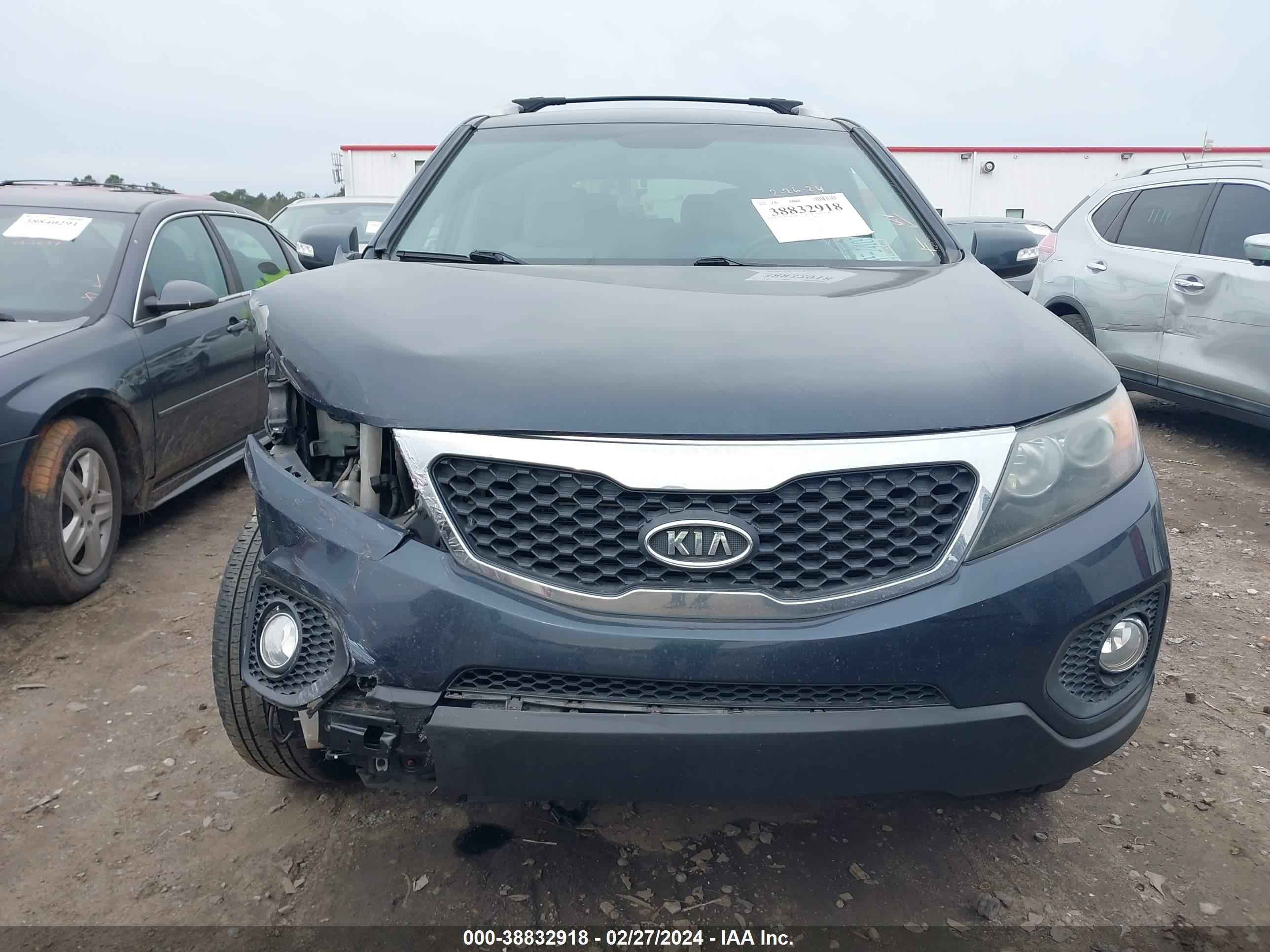 Photo 11 VIN: 5XYKT4A66DG334480 - KIA SORENTO 