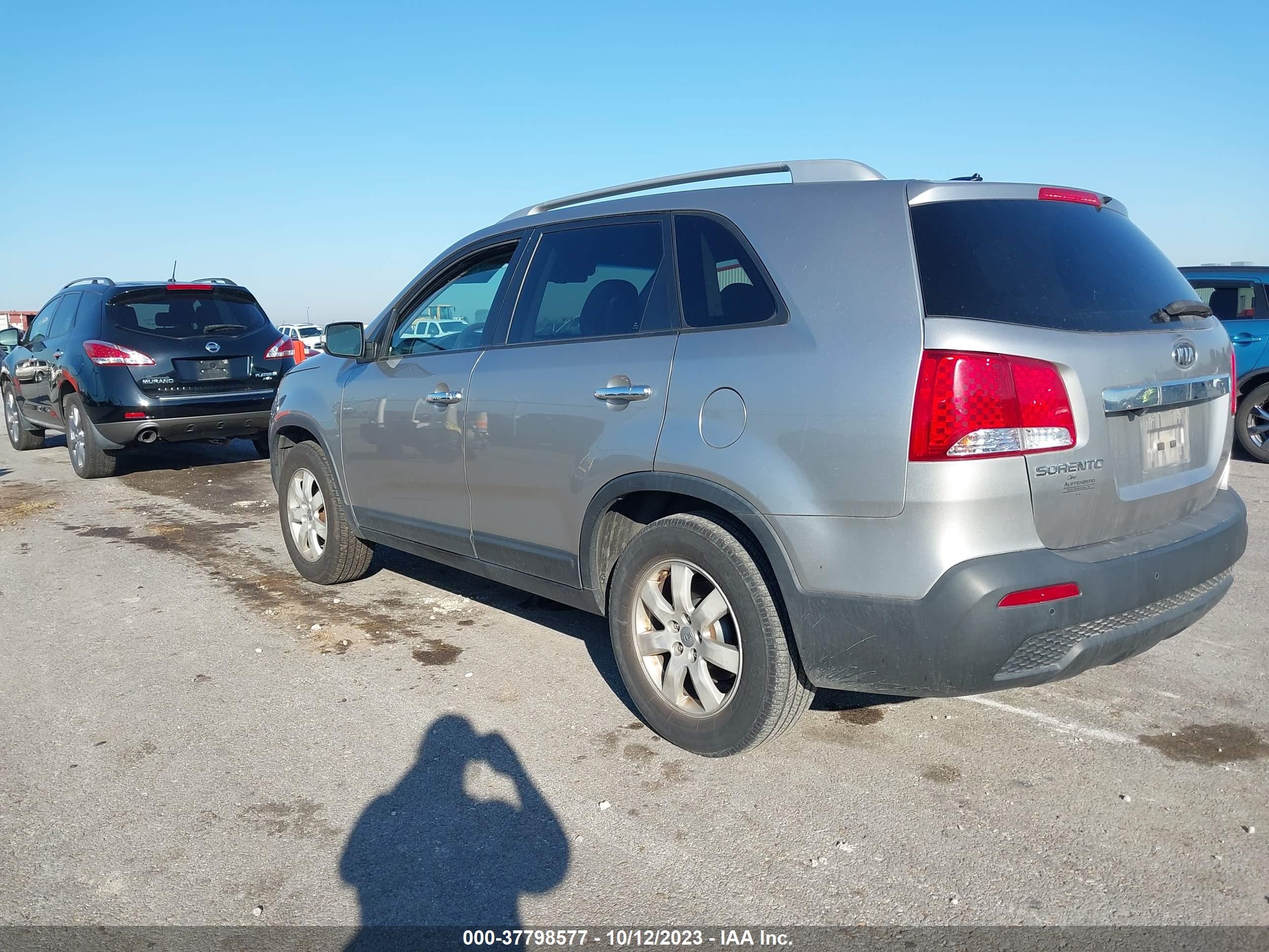 Photo 2 VIN: 5XYKT4A66DG409128 - KIA SORENTO 