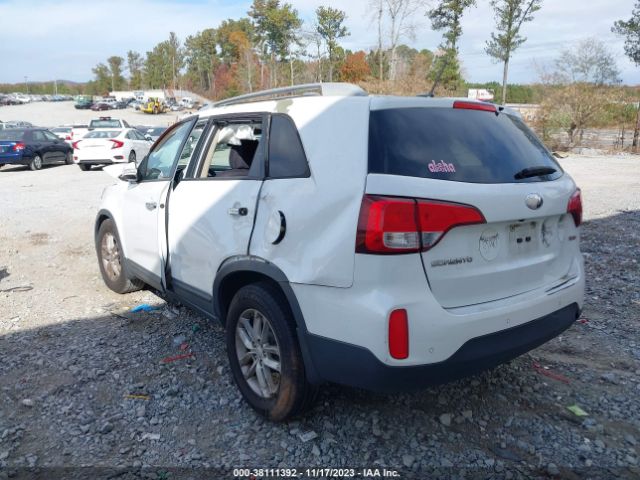 Photo 2 VIN: 5XYKT4A66FG561736 - KIA SORENTO 