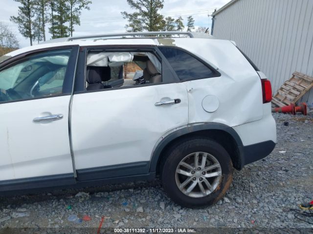 Photo 5 VIN: 5XYKT4A66FG561736 - KIA SORENTO 