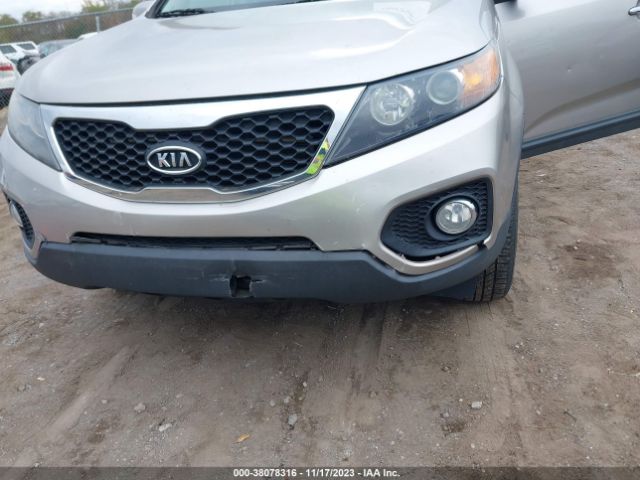 Photo 5 VIN: 5XYKT4A68DG394289 - KIA SORENTO 