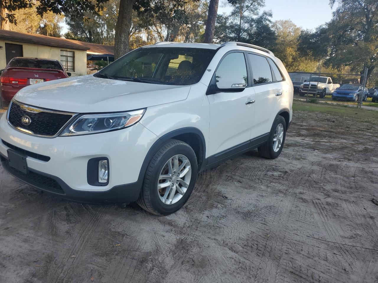 Photo 1 VIN: 5XYKT4A68EG547805 - KIA SORENTO LX 