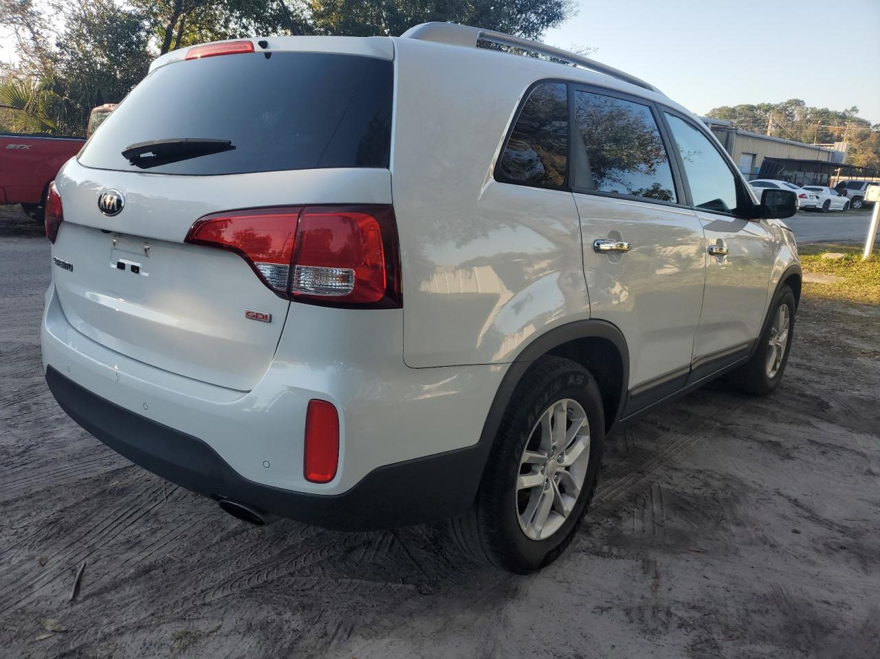 Photo 3 VIN: 5XYKT4A68EG547805 - KIA SORENTO LX 