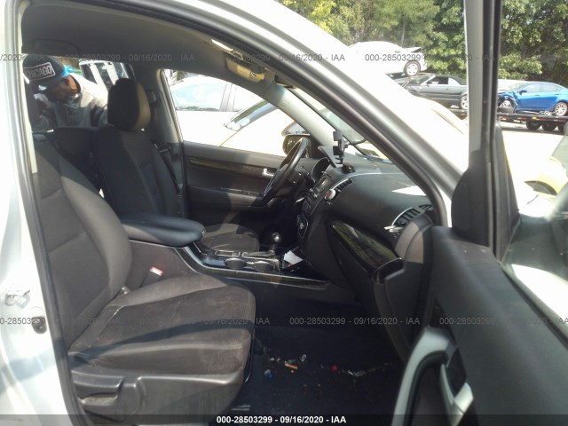 Photo 4 VIN: 5XYKT4A6XEG445986 - KIA SORENTO 