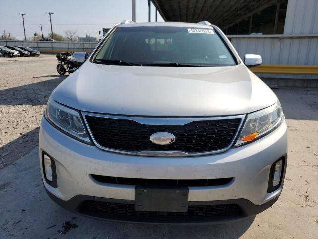 Photo 4 VIN: 5XYKT4A6XFG553901 - KIA SORENTO LX 