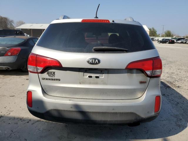 Photo 5 VIN: 5XYKT4A6XFG553901 - KIA SORENTO LX 