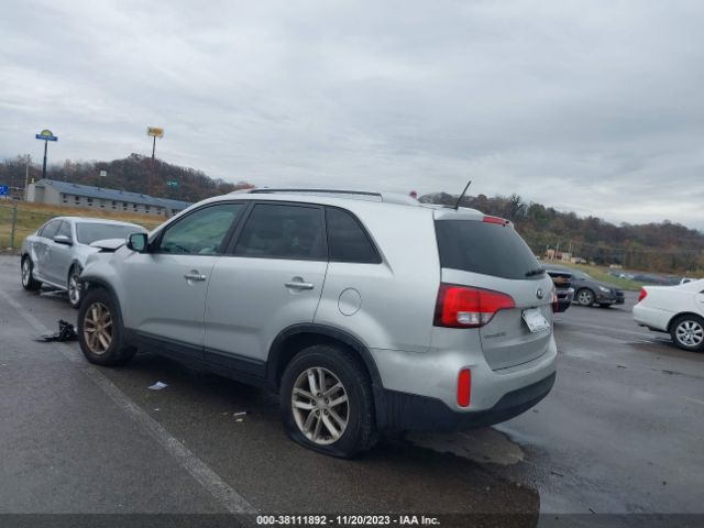 Photo 2 VIN: 5XYKT4A6XFG636714 - KIA SORENTO 