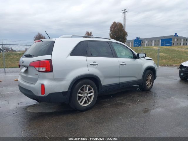 Photo 3 VIN: 5XYKT4A6XFG636714 - KIA SORENTO 