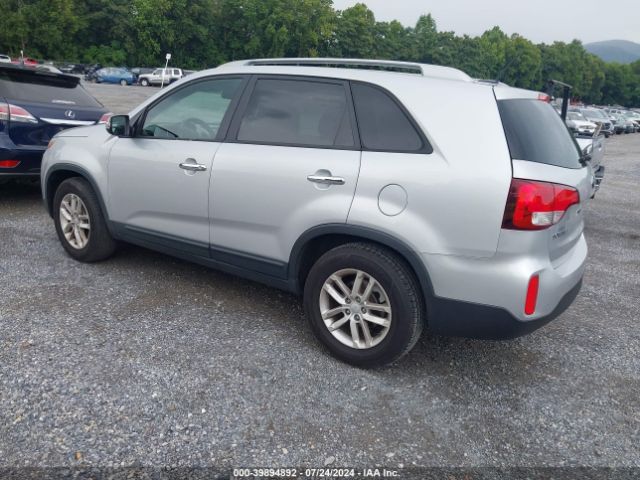 Photo 2 VIN: 5XYKT4A6XFG639046 - KIA SORENTO 