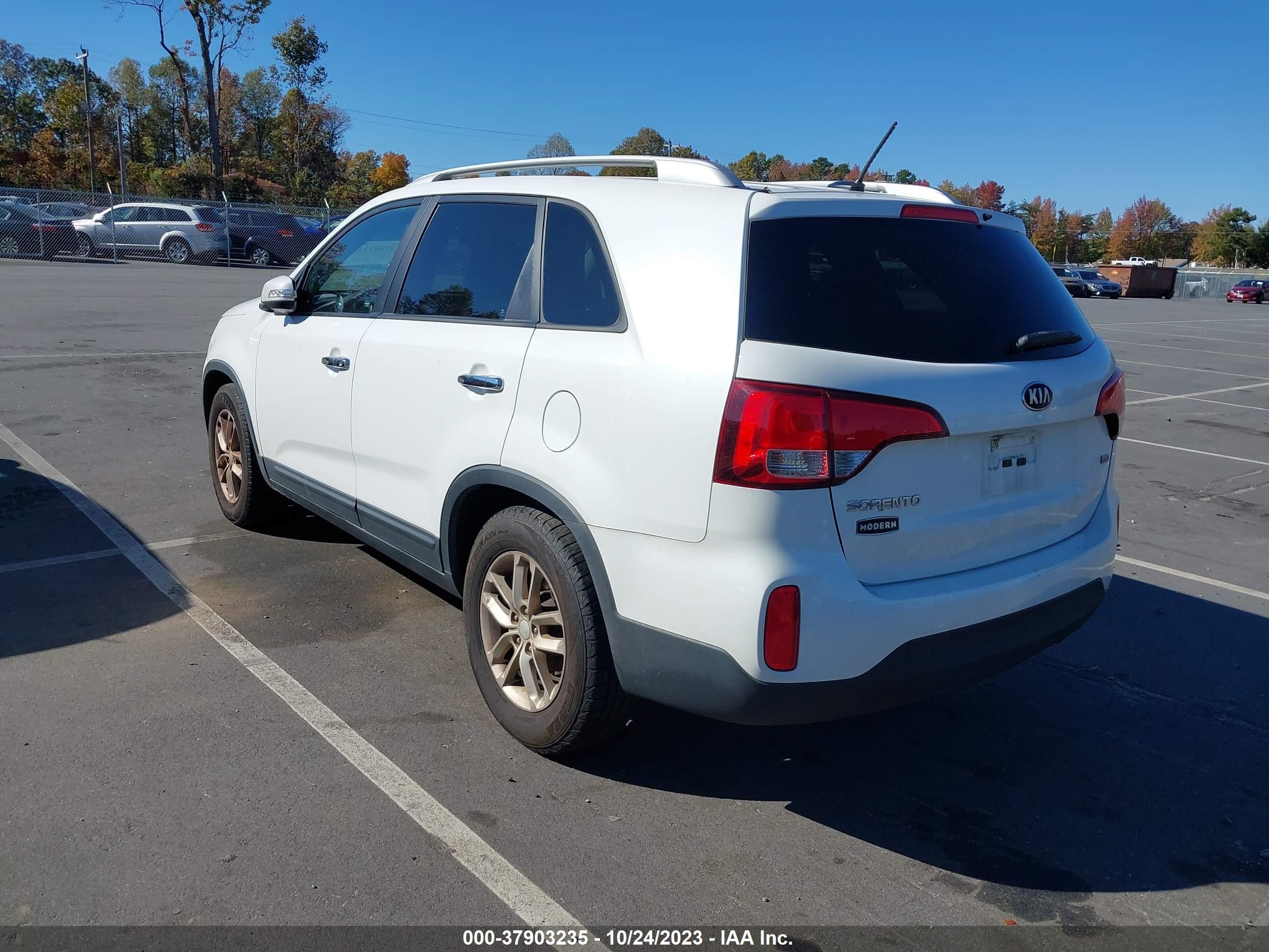 Photo 2 VIN: 5XYKT4A70EG459355 - KIA SORENTO 