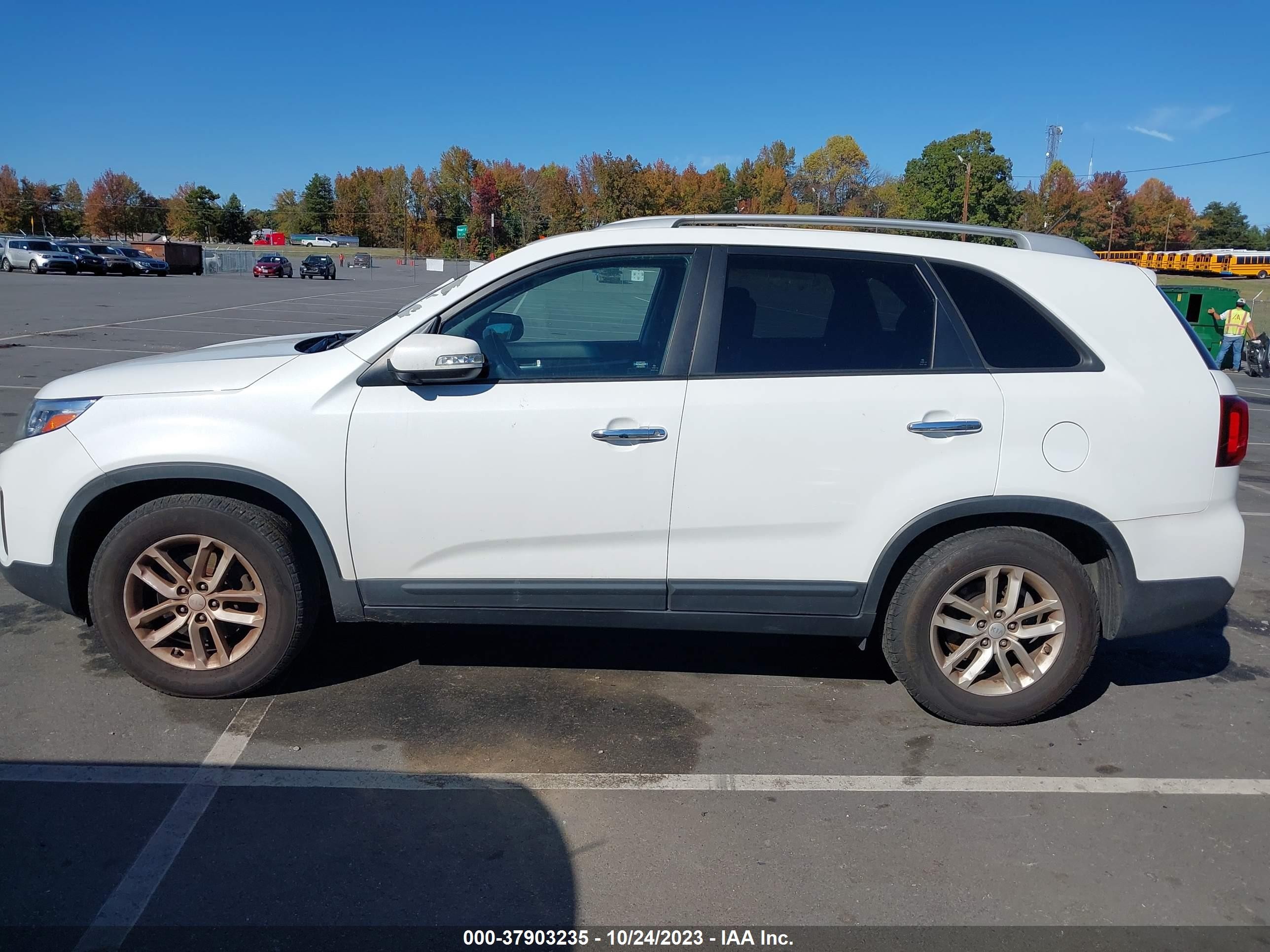 Photo 5 VIN: 5XYKT4A70EG459355 - KIA SORENTO 