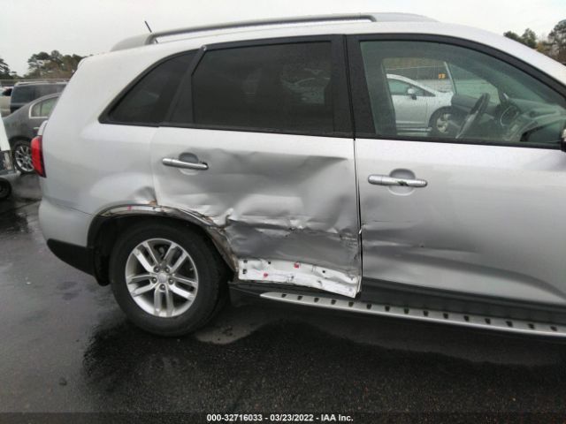 Photo 5 VIN: 5XYKT4A70FG600765 - KIA SORENTO 